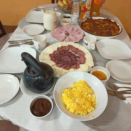 конна база ескус хорсес بيت ضيافة Gigen